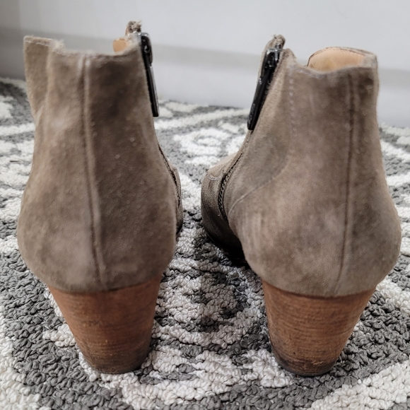 BELLE SIGERSON MORRISON Taupe Suede Ankle Boots Size 8 - Picture 5 of 8